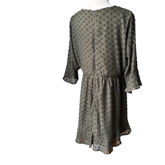 NWT, A Beautiful Soul Olive Flock Spot 3/4 Sleeve Tie Bow V-Neck, Sz 1X - Picture 8 of 15